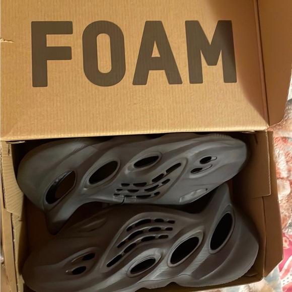 Yeezy Onyx size 9 - Picture 2 of 4